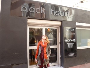 façade salon de tatouage black heart