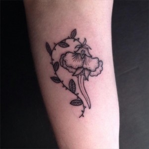 tatouage fleur eugénie kasher