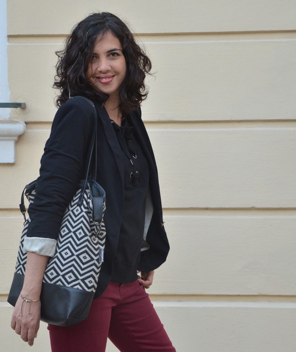 look-blogueuse-mode-outfit-tenue-rentree-automne-bordeaux-sweat-lacets